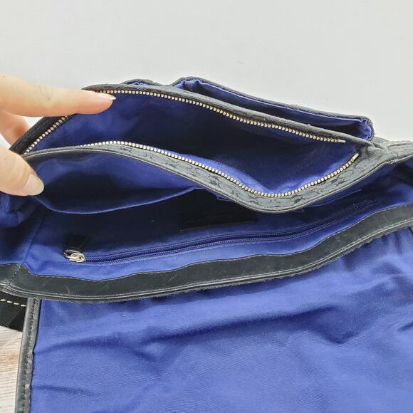 Coach F70182 Signature Voyager Messenger Bag - Picture 6 of 8